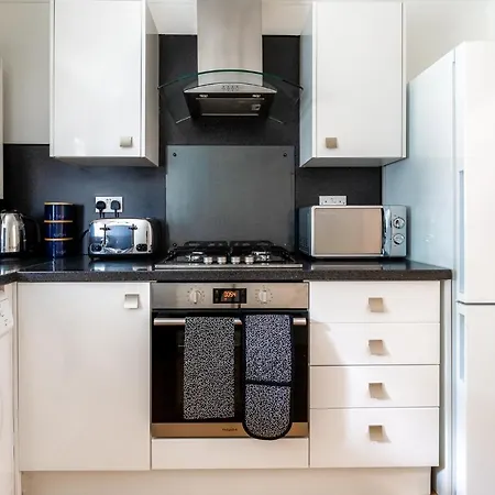 Cosy Retreat - Charming 2-Bed Apartment Greenock Esterno foto