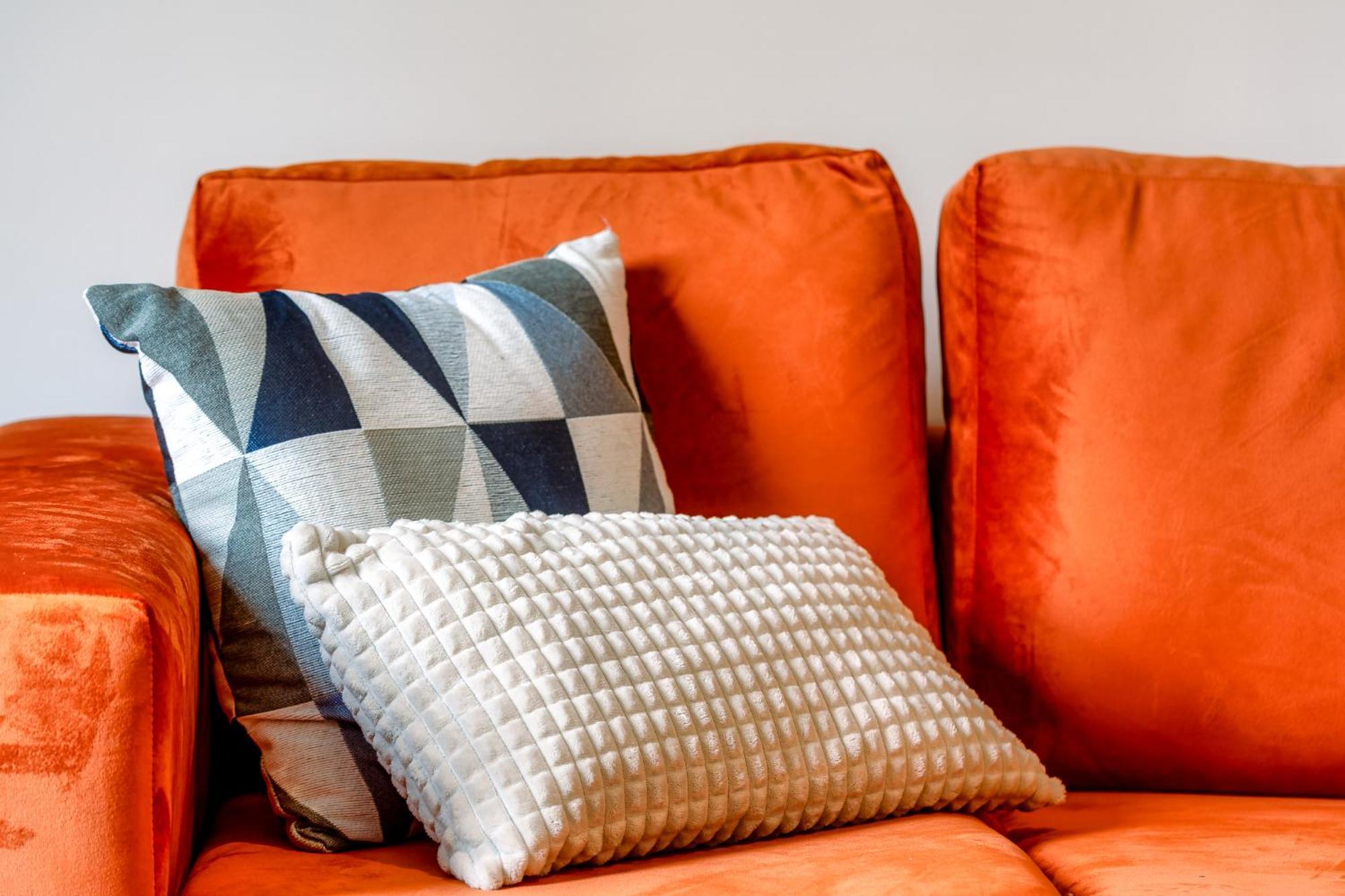 Cosy Retreat - Charming 2-bed Apartment *